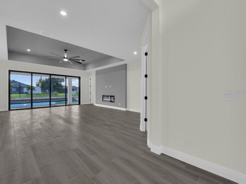 Spacious, unfurnished interior of a new home in , Cape Coral (Image 23).
