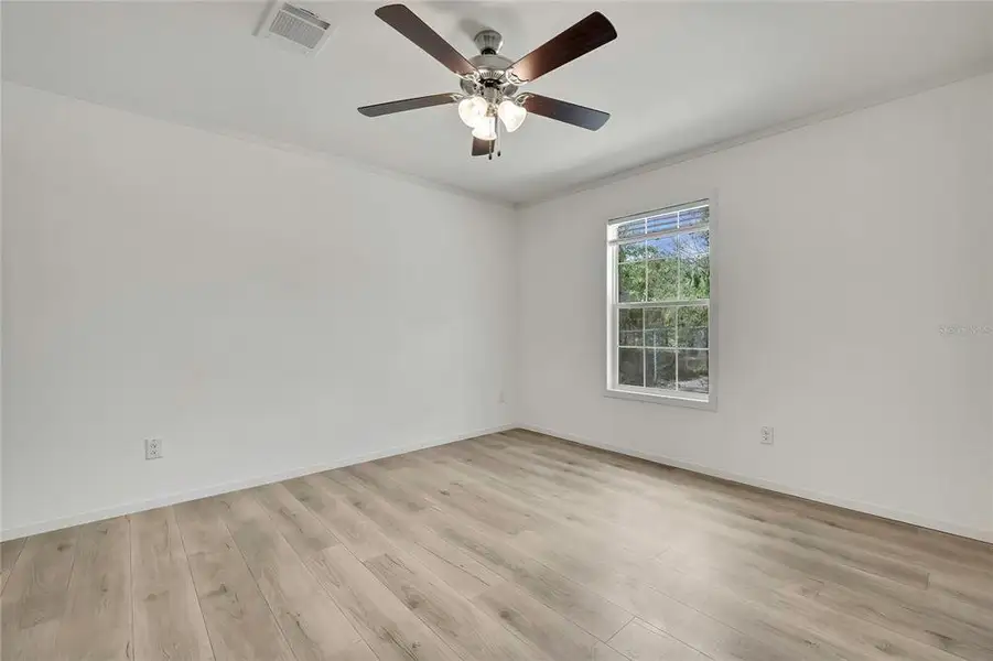 Spacious, unfurnished interior of a new home in , Homosassa (Image 20).