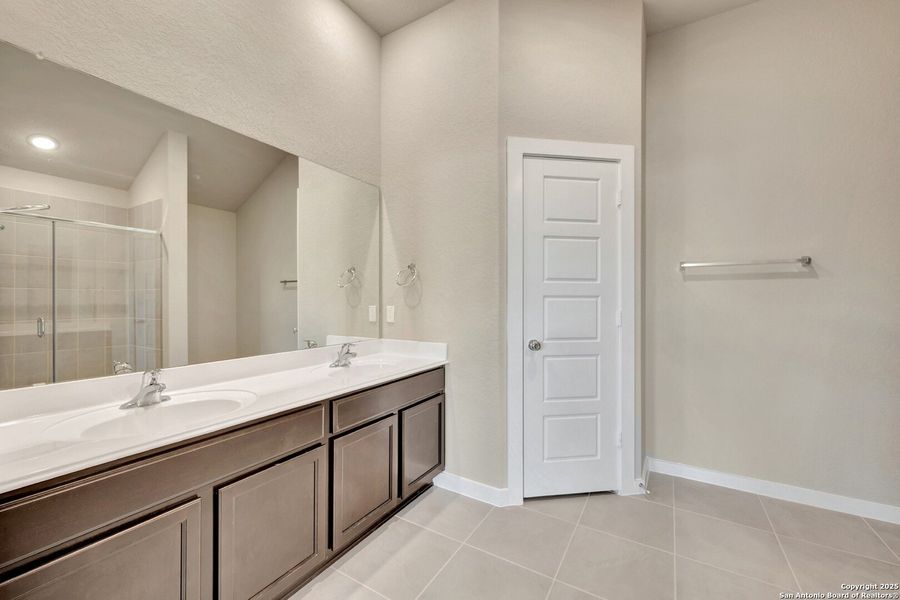 Furnished interior view inside a new home in Winding Brook, San Antonio (Image 9). Furnished interior view inside a new home in Winding Brook, San Antonio (Image 9).