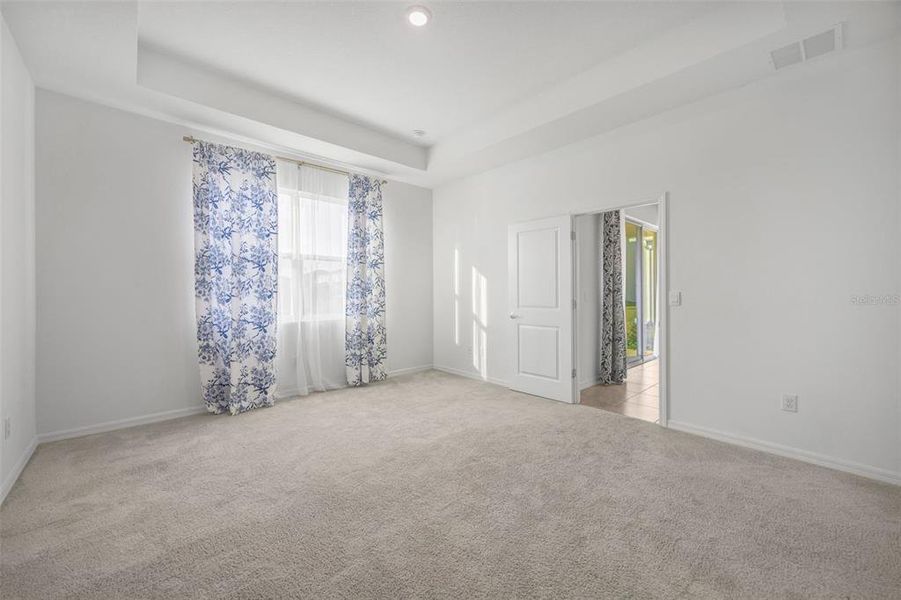 Spacious, unfurnished interior of a new home in Woodcreek, Wesley Chapel (Image 22).