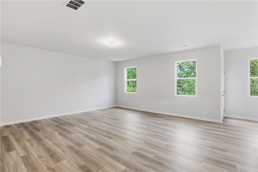 Spacious, unfurnished interior of a new home in , Jefferson (Image 10).
