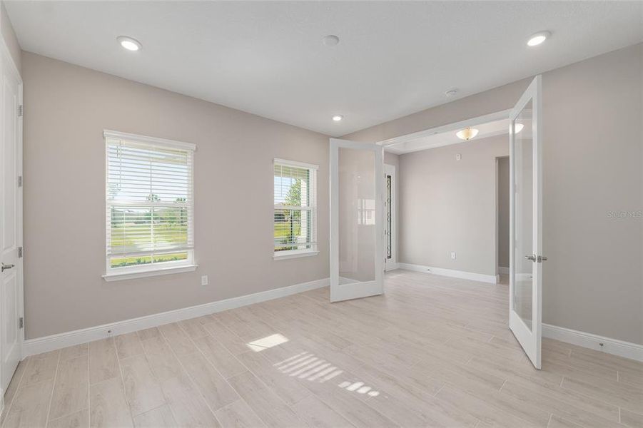 Spacious, unfurnished interior of a new home in , Ocala (Image 19).