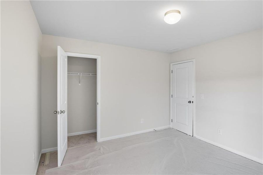 Spacious, unfurnished interior of a new home in Creekside Landing, Dallas (Image 14).