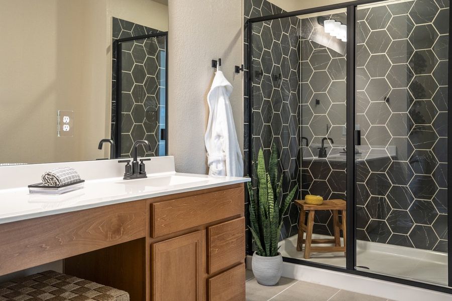 Extended vanity with knee space at primary bath