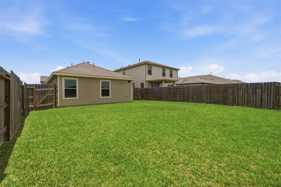 Exterior details and patio area of a home in , Katy (Image 19).
