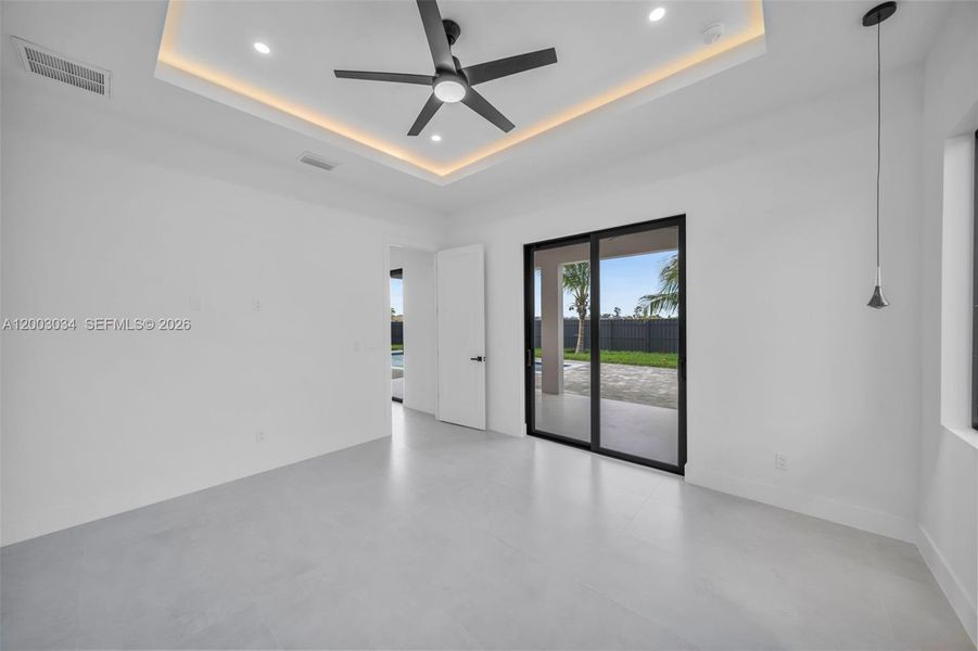 Spacious, unfurnished interior of a new home in , Cape Coral (Image 20).