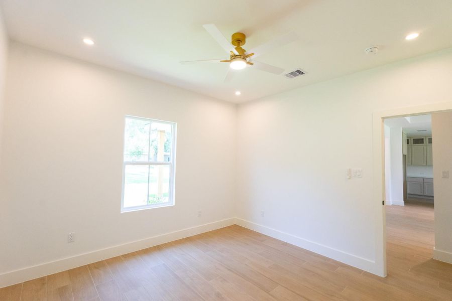 Spacious, unfurnished interior of a new home in , Pasadena (Image 21).