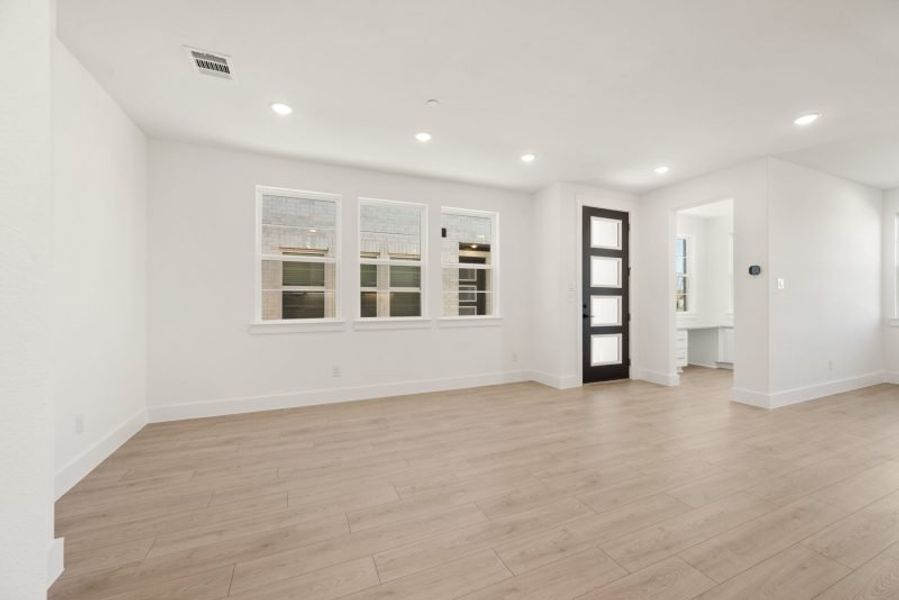 Spacious, unfurnished interior of a new home in Mosaic, Prosper (Image 19).