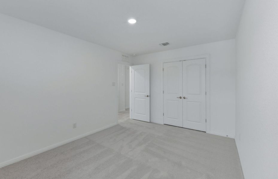 Spacious, unfurnished interior of a new home in Wolf Ranch, Georgetown (Image 18).