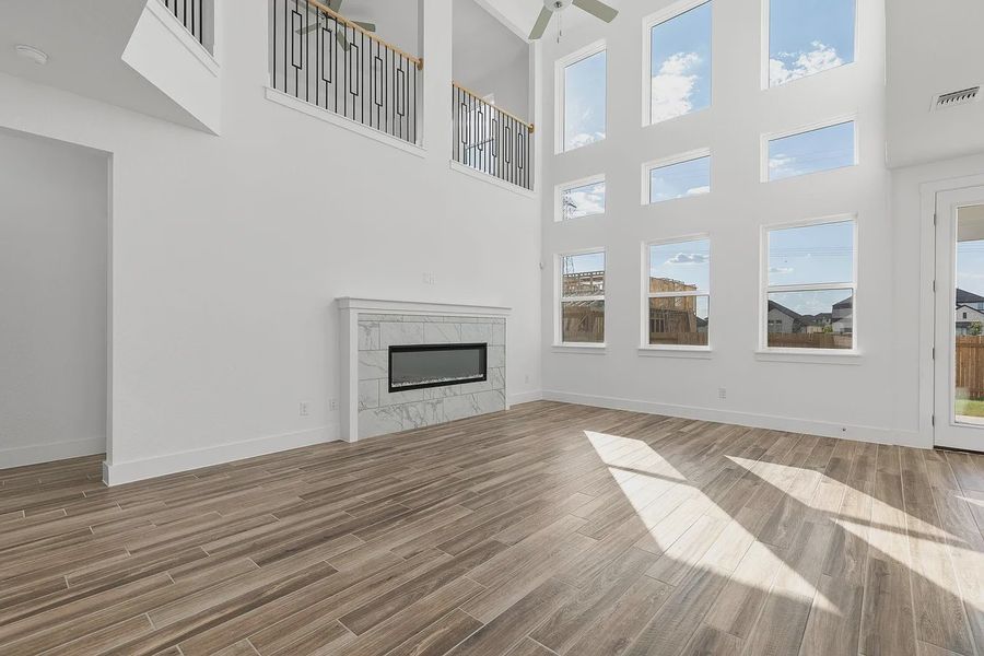 Spacious, unfurnished interior of a new home in Enclave at Cele, Pflugerville (Image 19).