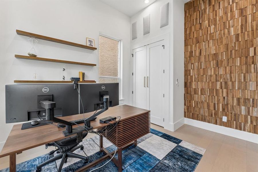 First floor room, can be office or an additional bedroom First floor room, can be office or an additional bedroom