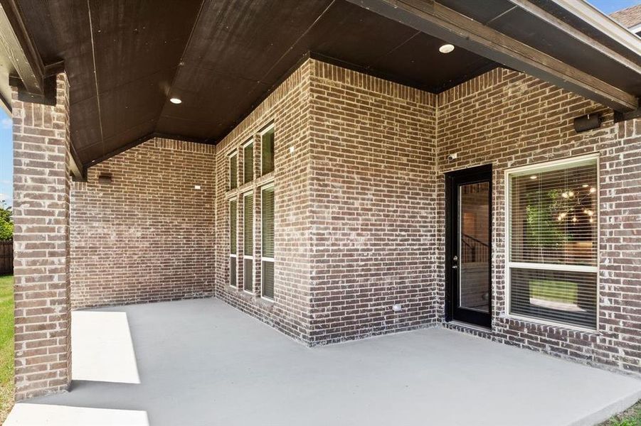 Exterior details and patio area of a home in , Cedar Hill (Image 3). Exterior details and patio area of a home in , Cedar Hill (Image 3).