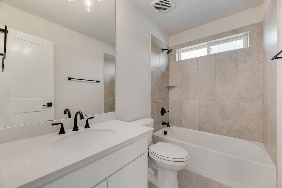 Furnished interior view inside a new home in Lake Forest, McKinney (Image 16). Furnished interior view inside a new home in Lake Forest, McKinney (Image 16).