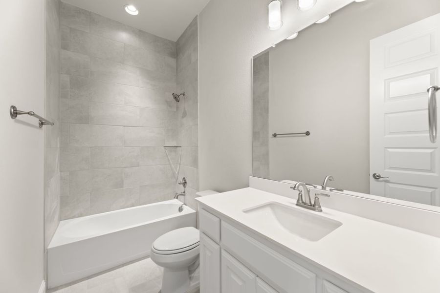 Furnished interior view inside a new home in River Ranch, Van Alstyne (Image 6).