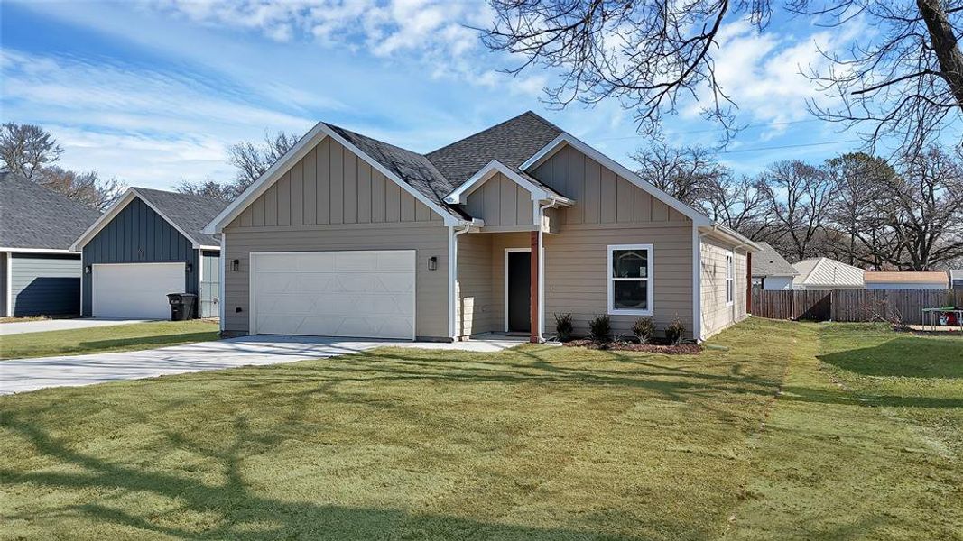Front exterior of a new home in , East Tawakoni, TX, highlighting curb appeal (Image 17).
