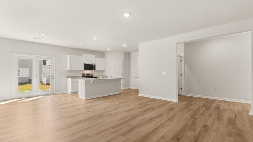Spacious, unfurnished interior of a new home in Rolling Meadows, Jasper (Image 16).