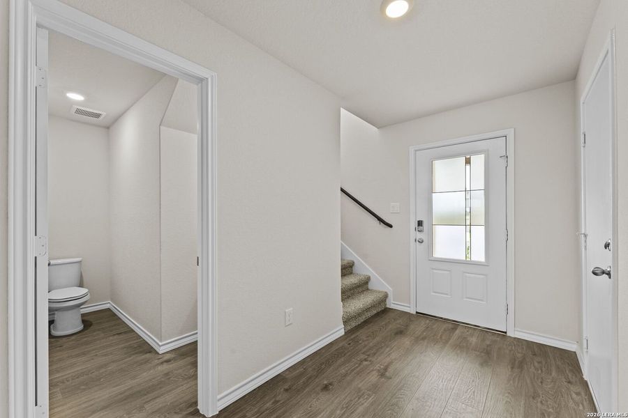 Spacious, unfurnished interior of a new home in Laurel Vistas, San Antonio (Image 17).