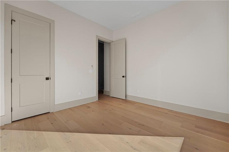 Spacious, unfurnished interior of a new home in , Gainesville (Image 33).