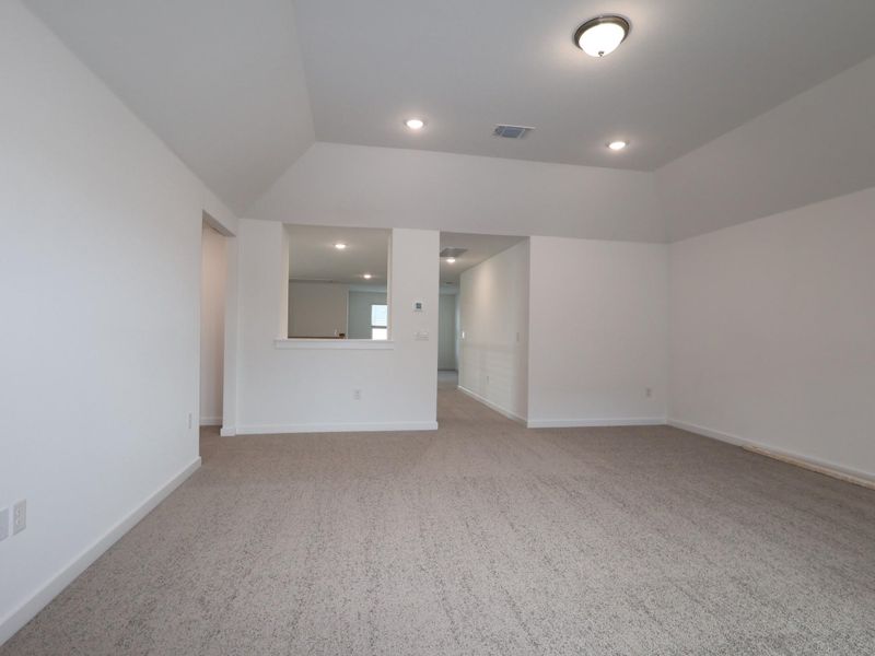 Spacious, unfurnished interior of a new home in Barksdale, Leander (Image 8).