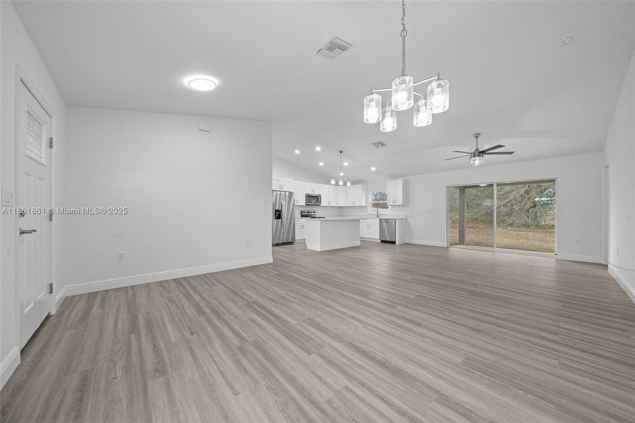 Spacious, unfurnished interior of a new home in , Ocala (Image 27).