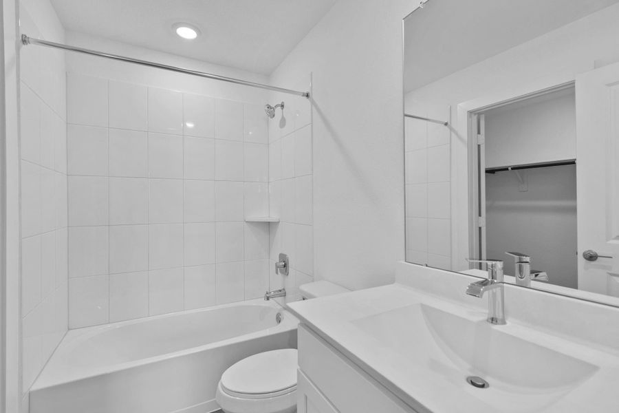 Furnished interior view inside a new home in Riverside Estates, Mont Belvieu (Image 15).