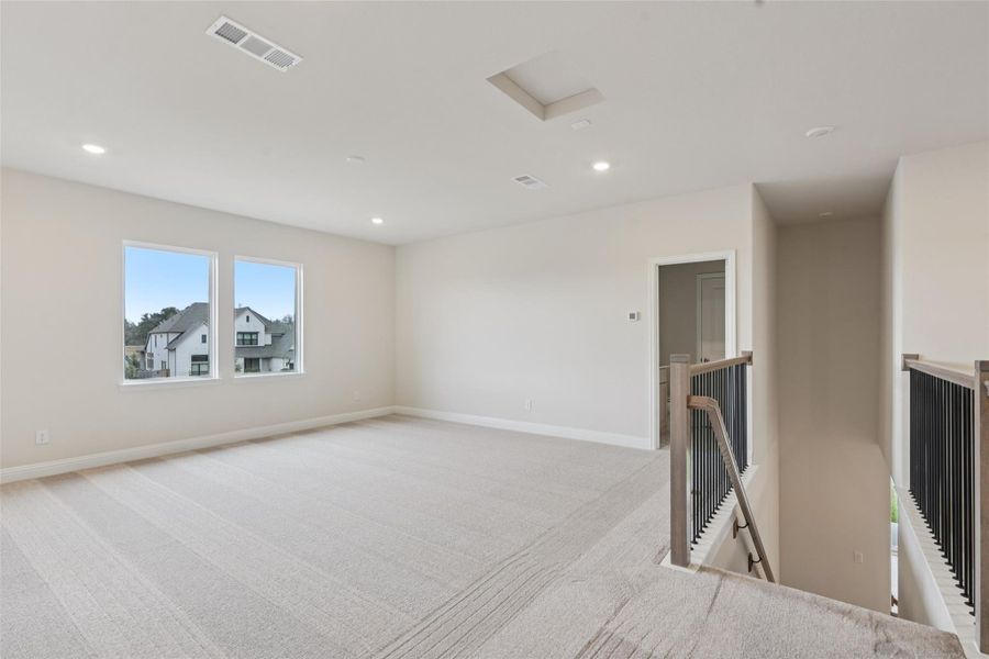 Spacious, unfurnished interior of a new home in Sienna 65', Missouri City (Image 38).