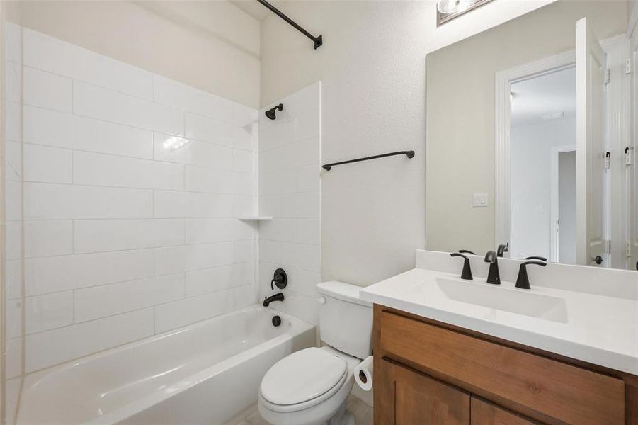 Furnished interior view inside a new home in , Melissa (Image 19).