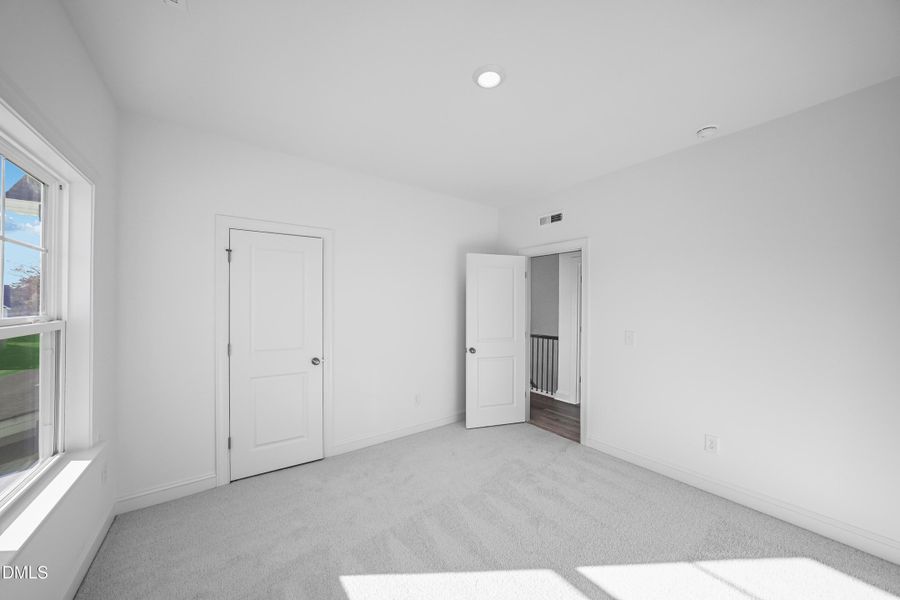 SUN_Stoneriver_Pic_EastmanIII_Bed3_2of2