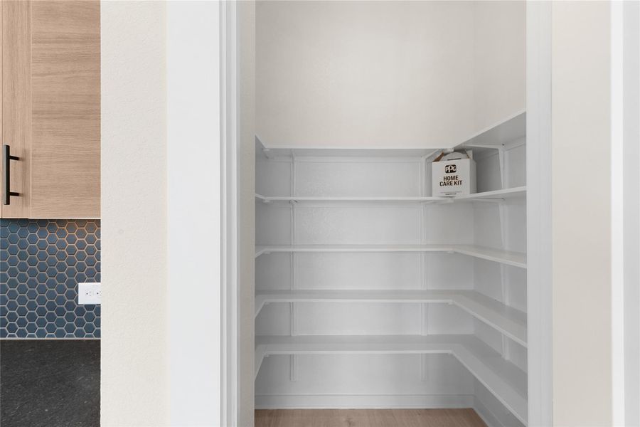 **PHOTO REPRESENTATIVE OF FLOORPLAN ONLY** **PHOTO REPRESENTATIVE OF FLOORPLAN ONLY**