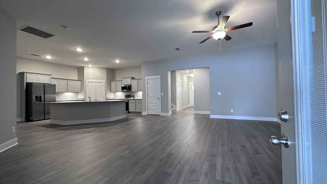 Spacious, unfurnished interior of a new home in Veterans Cove, Murfreesboro (Image 25).