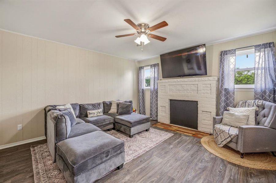 Furnished interior view inside a new home in , Mingus (Image 25).
