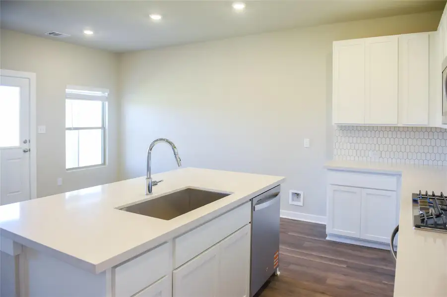 Beautiful finishes in Light & Bright Kitchen Beautiful finishes in Light & Bright Kitchen