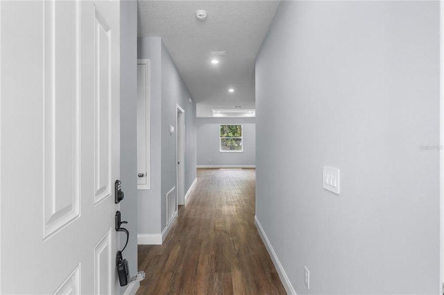 Spacious, unfurnished interior of a new home in , Deland (Image 35).