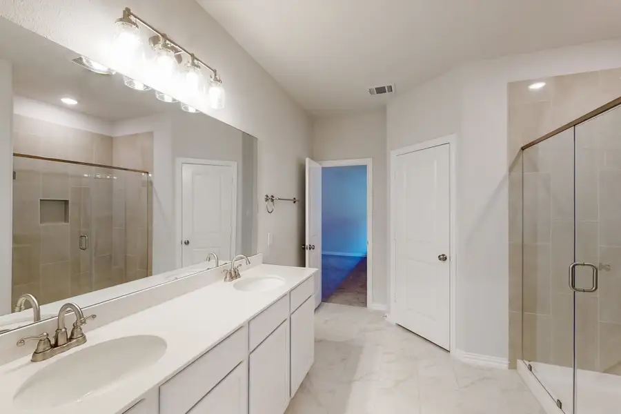Owner's Bathroom Owner's Bathroom