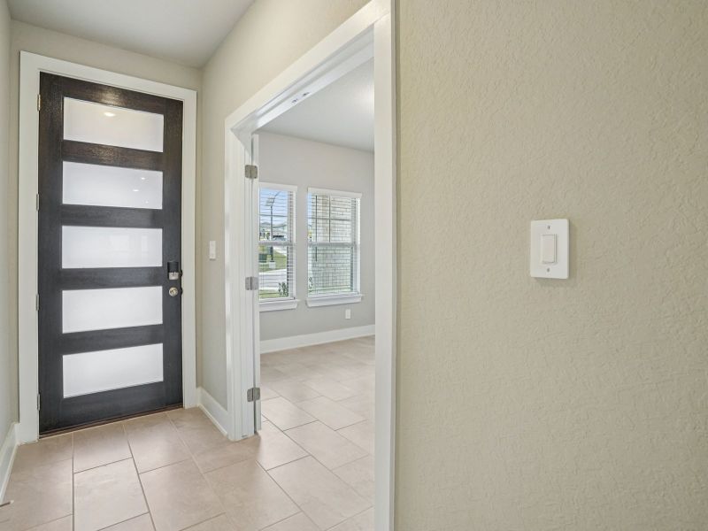 Spacious, unfurnished interior of a new home in Lark Canyon, New Braunfels (Image 16).