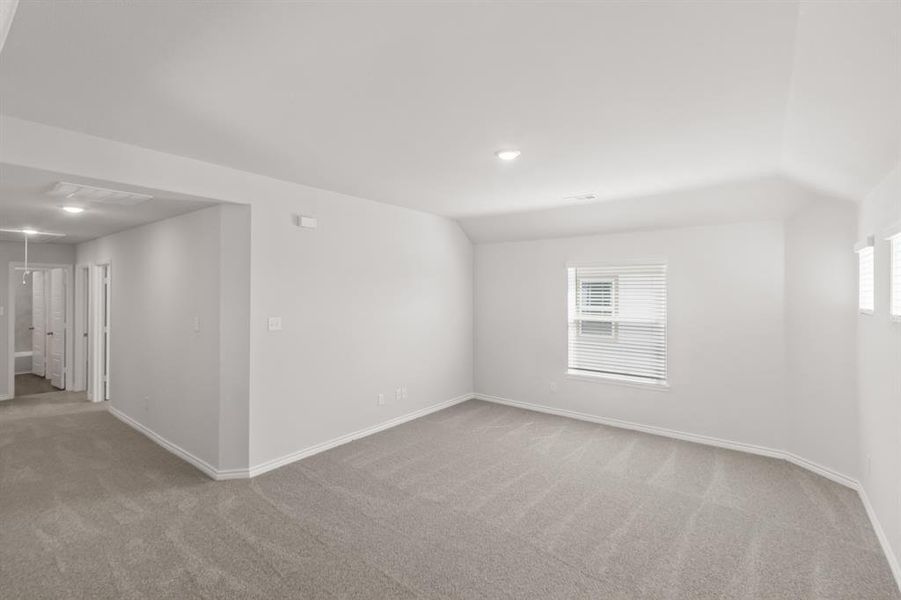 Spacious, unfurnished interior of a new home in Retreat at Fossil Creek, Fort Worth (Image 15).