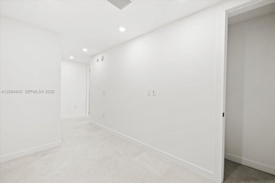 Spacious, unfurnished interior of a new home in , Miami (Image 33).