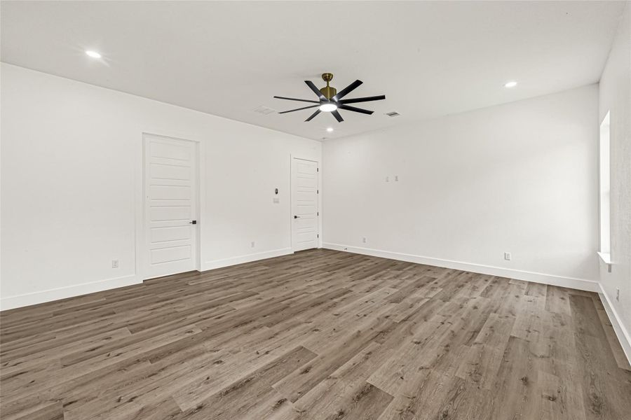 Spacious, unfurnished interior of a new home in , Conroe (Image 15).