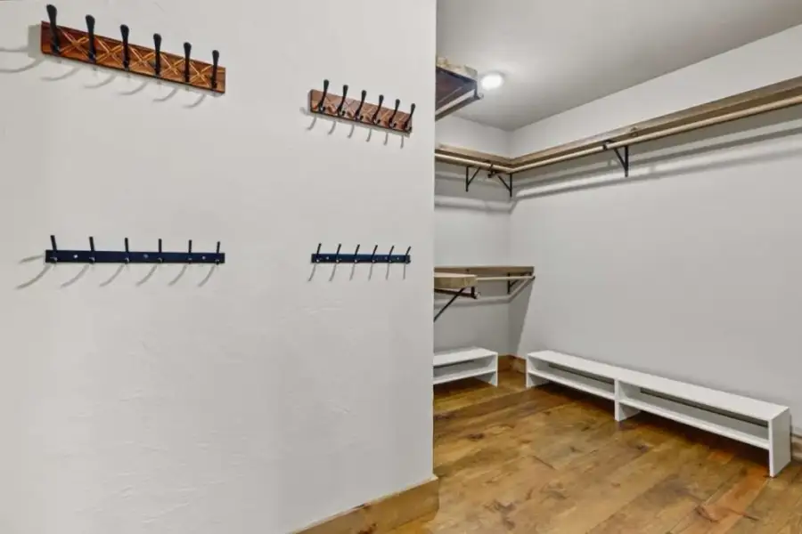 Spacious, unfurnished interior of a new home in , Blue Ridge (Image 25).