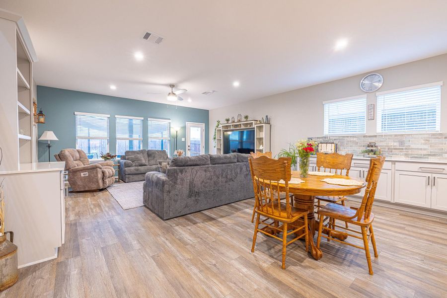 Furnished interior view inside a new home in River Ranch Meadows, Dayton (Image 37). Furnished interior view inside a new home in River Ranch Meadows, Dayton (Image 37).