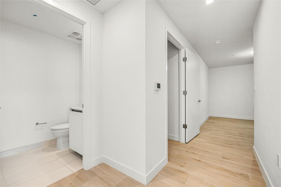 Spacious, unfurnished interior of a new home in Casamar, Pompano Beach (Image 33).