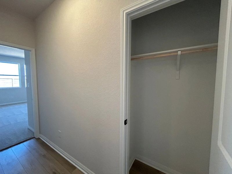 Spacious, unfurnished interior of a new home in Willow Springs, Buda (Image 23).