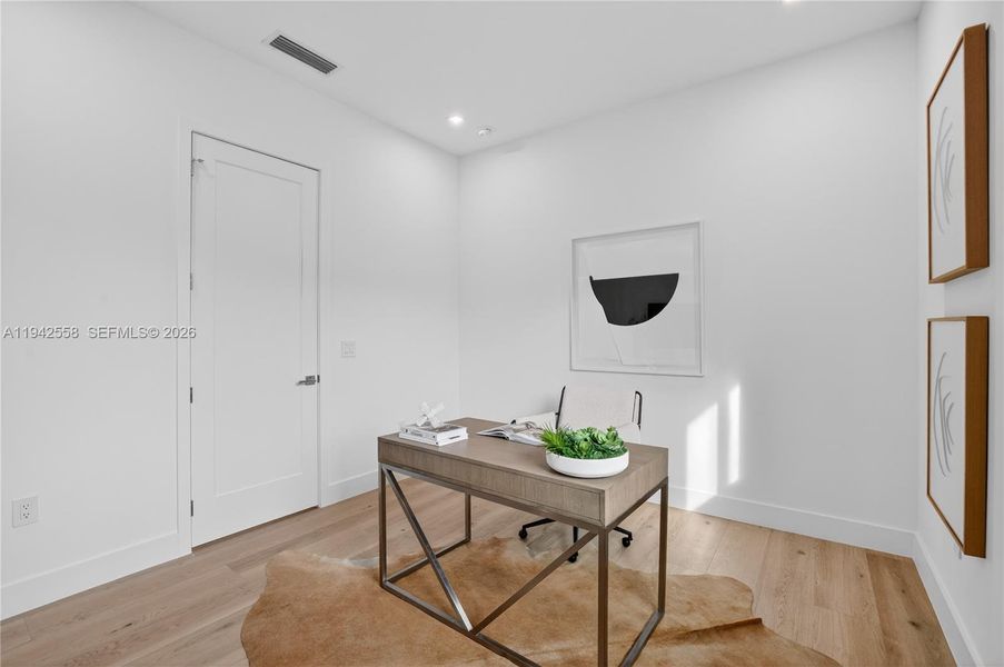 Furnished interior view inside a new home in , Fort Lauderdale (Image 14).