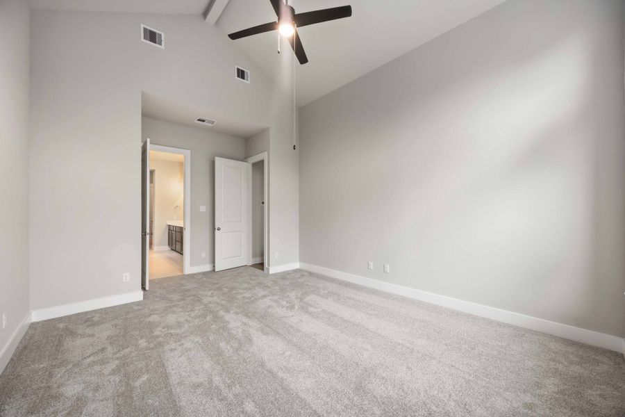 Spacious, unfurnished interior of a new home in Canterra Creek  60', Rosharon (Image 39).