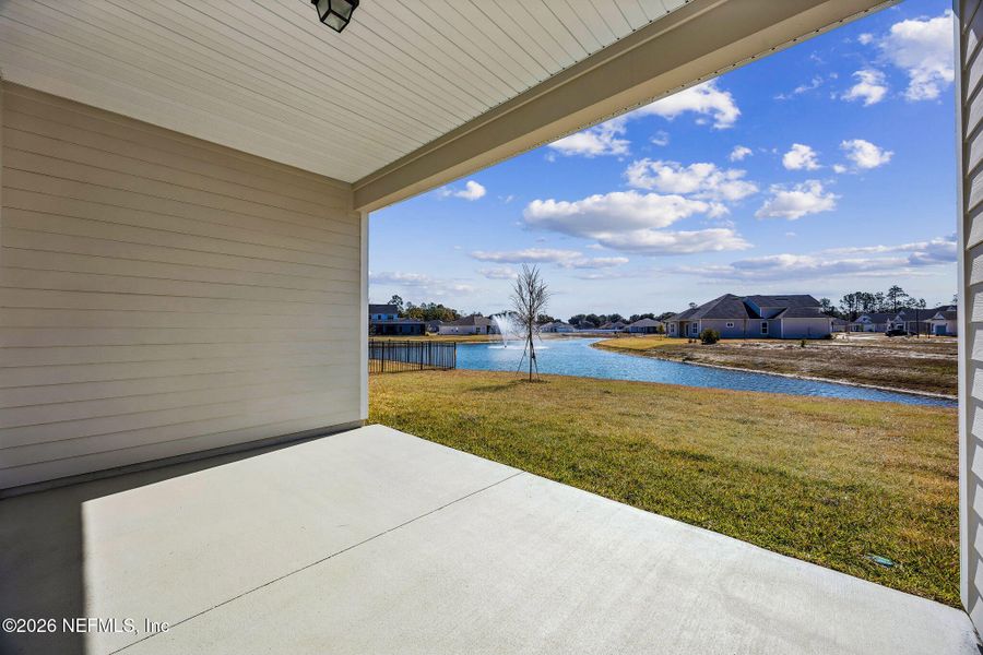 Exterior details and patio area of a home in Sandy Ridge, Yulee (Image 3).