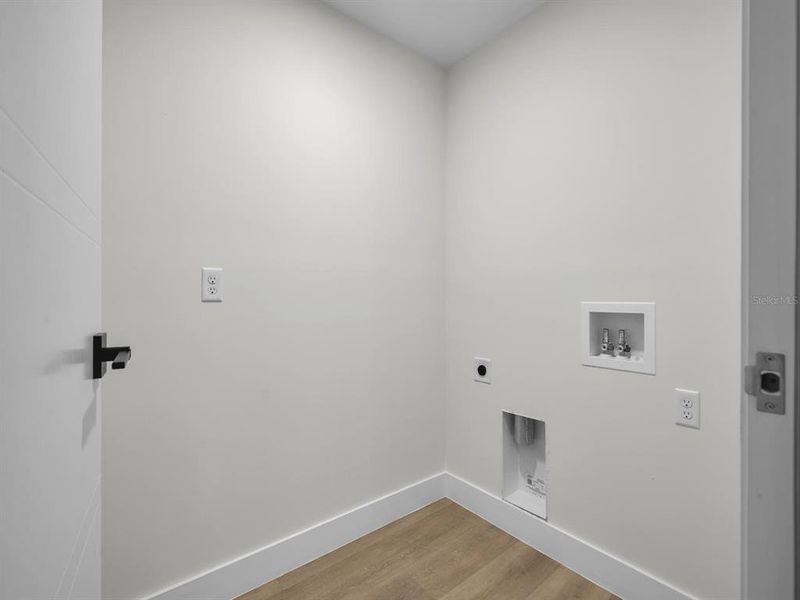 Spacious, unfurnished interior of a new home in , Ocklawaha (Image 15).