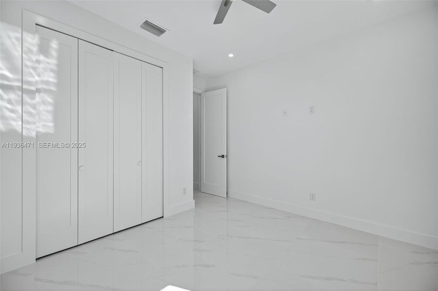Spacious, unfurnished interior of a new home in , Cape Coral (Image 19).