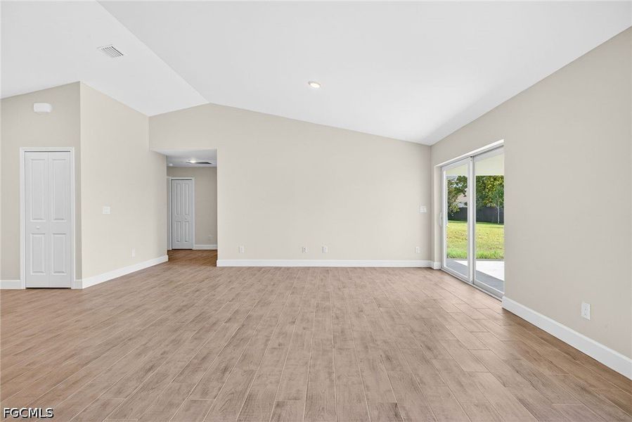 Spacious, unfurnished interior of a new home in Cape Coral, Cape Coral (Image 13).