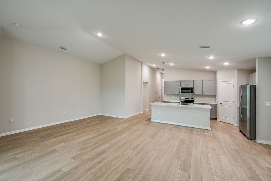 Spacious, unfurnished interior of a new home in Two Rivers, Zephyrhills (Image 18).