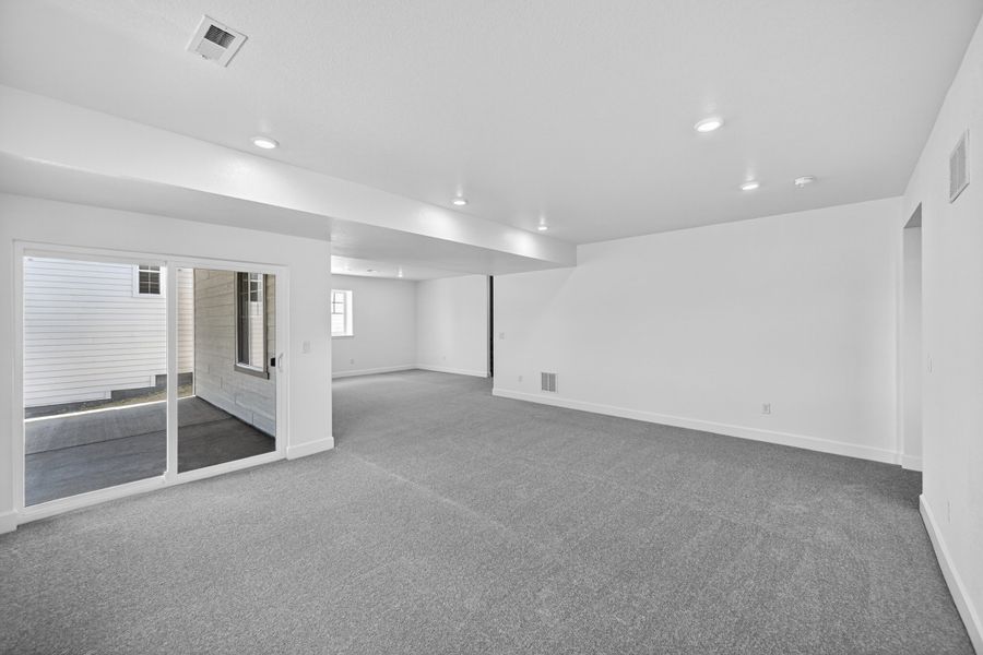 Spacious, unfurnished interior of a new home in Macanta, Castle Rock (Image 23). Spacious, unfurnished interior of a new home in Macanta, Castle Rock (Image 23).
